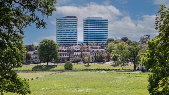 Zicht op Arnhem vanaf het Sonsbeek Park door elroyspelbos (bron: Shutterstock)