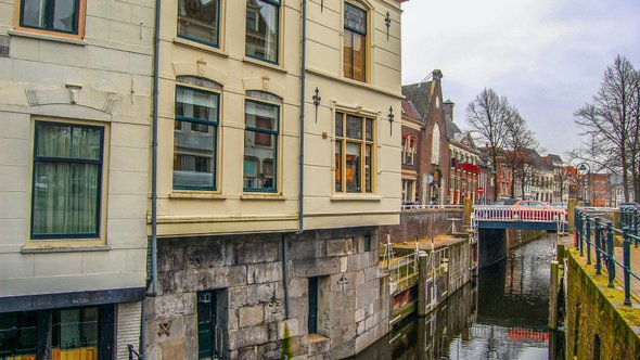 Gracht in Gouda door KarinR (bron: Shutterstock)