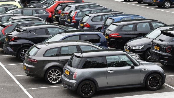 Parkeerplaats in Bussum door Stoqliq (bron: Shutterstock)