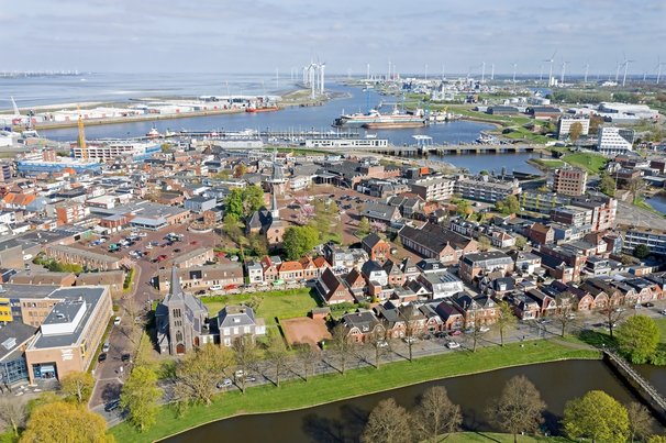 Vogelvlucht van Delfzijl door Steve Photography (bron: Shutterstock)