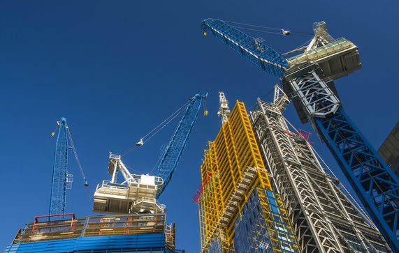 Bouw Kranen door Piotr Kuczek (bron: Shutterstock)