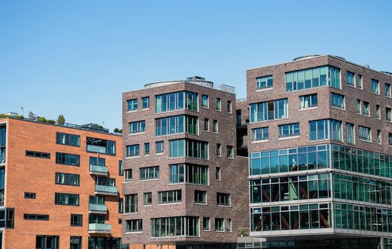 Moderne gevels in Hamburg: wonen en werken in de stad door Caroline Ruda (bron: shutterstock)