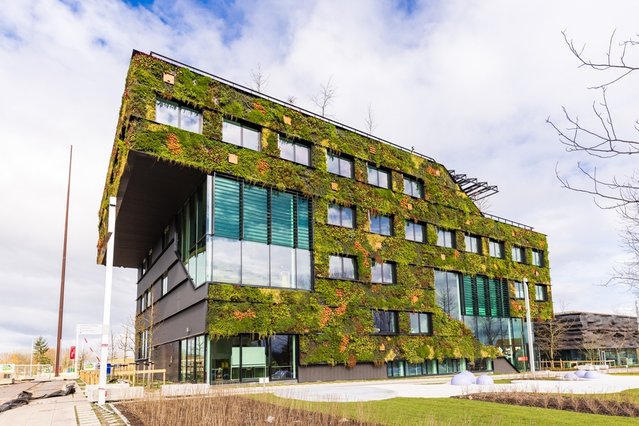 Aeres Hogeschool in Almere door INTREEGUE Photography (bron: Shutterstock)