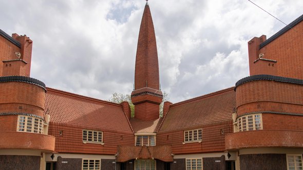 Spaarndammerbuurt staat bekend om de bouwstijl Amsterdamse School. door 365 Focus Photography (bron: Shutterstock)