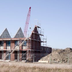 Woningen in constructie in Arnhem door Marcel Rommens (bron: Shutterstock)