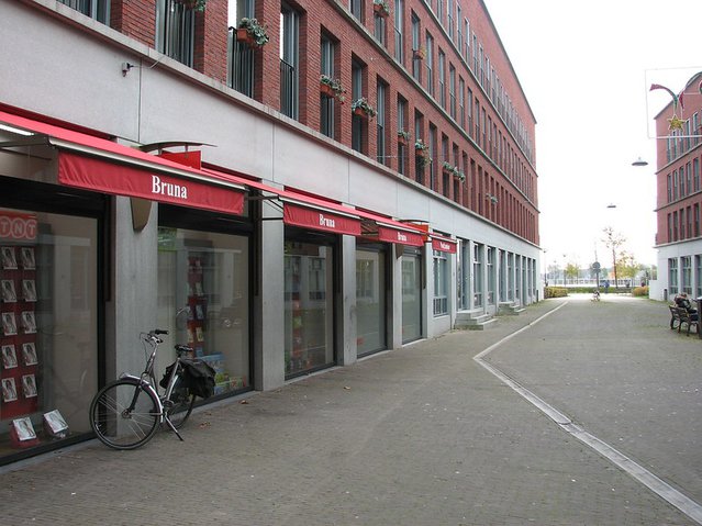 De plint van een gebouw door Stipo team for urban development (bron: Flickr)