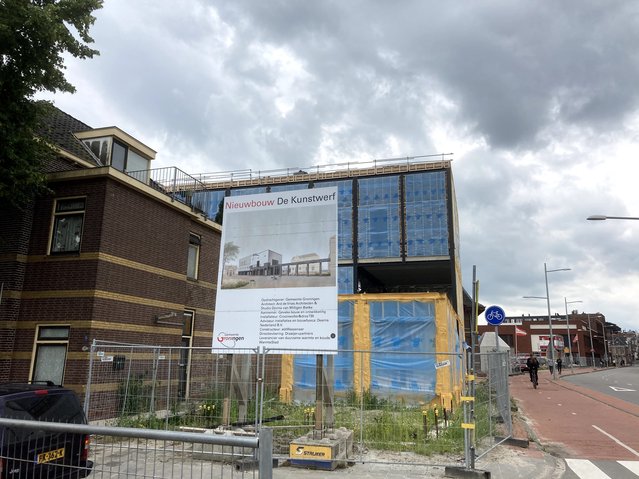 Nieuwbouw De Kunstwerf door Andre Hosper (bron: Wikipedia Commons)