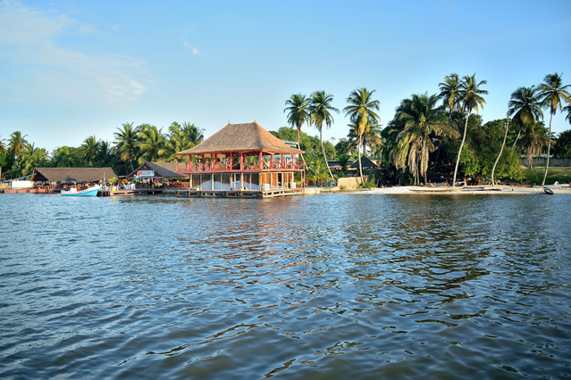lagoon in abidjan, Ivoorkust door Hailu Wudineh TSEGAYE (bron: Shutterstock)
