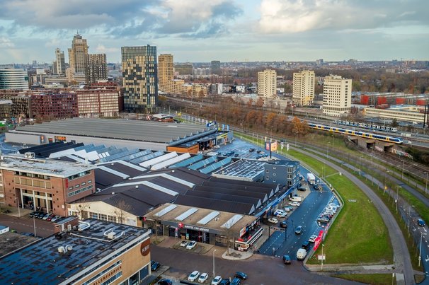 Luchtfoto bedrijventerrein nabij Amsterdam Amstel door Dr. Victor Wong (bron: Shutterstock)
