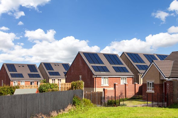 Engelse huizen met zonnepanelen door Ewelina W (bron: Shutterstock)