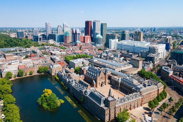 Ridderzaal Binnenhof en Hofvijver door saiko3p (bron: Shutterstock)