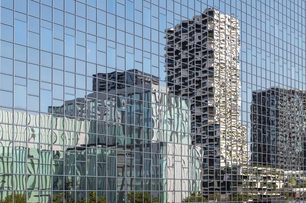 Spiegelbeeld van hoogbouw in Utrecht door Wolf-photography (bron: Shutterstock)