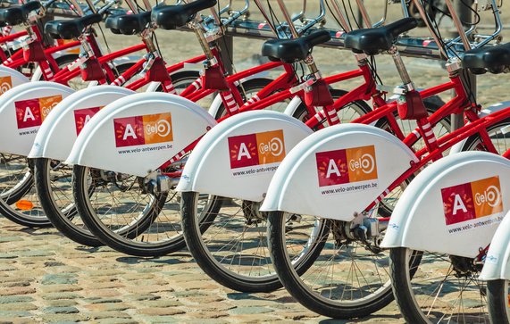 Rij deelfietsen in Antwerpen door Martin Bergsma (bron: shutterstock)