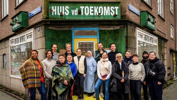 Het team achter Huis van de Toekomst bestaat uit kunstenaars, professionals en buurtbewoners door Havensteder (bron: Huis van de Toekomst)