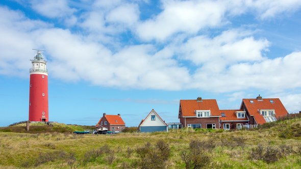 Rode vuurtoren op Texel door A.Basler (bron: Shutterstock)