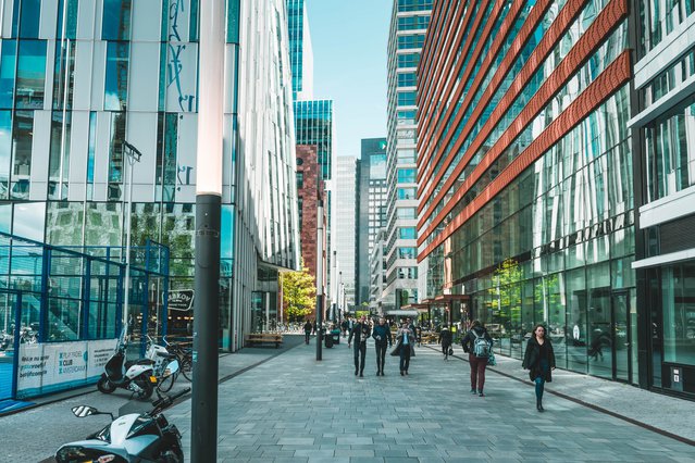 Claude Debussylaan op de Zuidas, Amsterdam door David Peperkamp (bron: shutterstock.com)