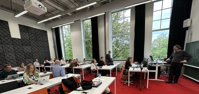 Jeroen de Willigen tijdens de Urbanism Dialogue aan de TU Delft door Tess Broekmans (bron: Tess Broekmans)