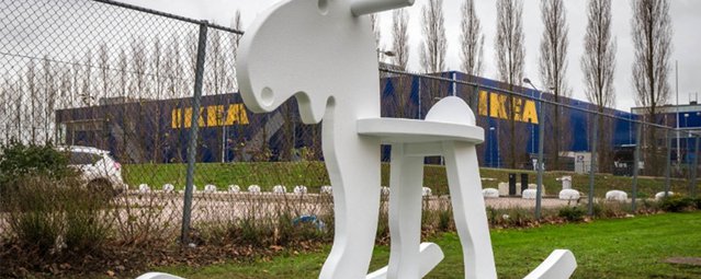 Levensgrote Ikea-meubels vrolijken wandelroute vanaf Station Bullewijk op - Afbeelding 1