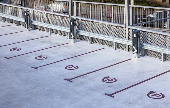 Laadpalen voor elektrische auto's door Ton Hazewinkel (bron: shutterstock)