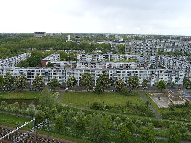 Overvecht Spoorzone door Ruben alexander (bron: Wikimedia Commons)