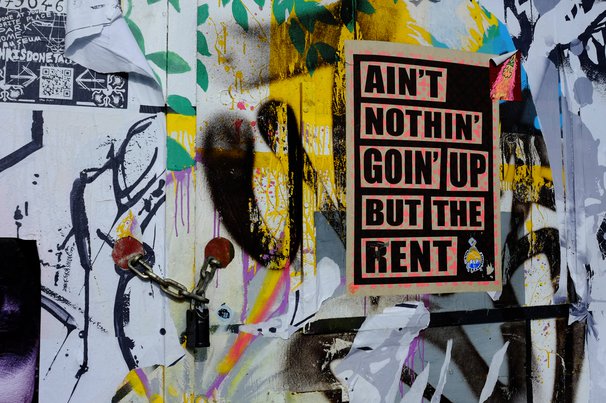 Protest poster over huurverhogingen in London door HipKat (bron: shutterstock)