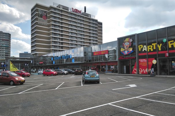 Winkelcentrum genaamd De Loon in Heerlen door Joop Hoek (bron: Shutterstock)
