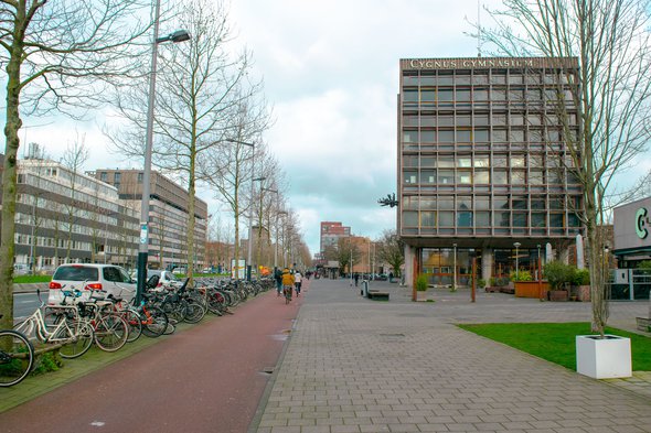 Appartementencomplex in Wibautstraat in Amsterdam door Daniel Doorakkers (bron: Shutterstock)