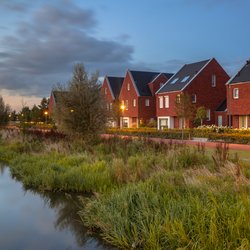 milieuvriendelijke rivieroever in de stad Veenendaal door Rudmer Zwerver (bron: Shutterstock)