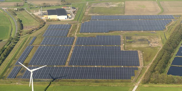 Zonneveld luchtfoto, Delfzijl door Aerovista Luchtfotografie (bron: shutterstock.com)