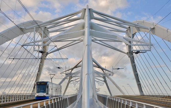 IJburg brug in Amsterdam door Peter de Vink (bron: Shutterstock)
