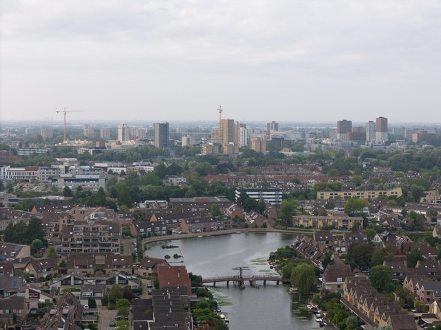 Luchtfoto van Zoetermeer door Robin Dessens (bron: Shutterstock)