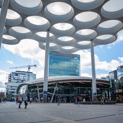 Utrecht, Netherlands, July 1st, 2019. Utrecht Centraal, Central station building facade door rawf8 (bron: Shutterstock)