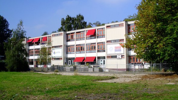 Sint Lucasschool, Amsterdam Nieuw-West, Osdorp door S. de Jong (bron: Wikimedia Commons)