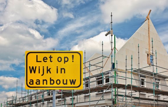 Bord op de bouwplaats door Martin Bergsma (bron: Shutterstock)