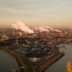 TATA Steel, IJmuiden door MyStockVideo (bron: Shutterstock)