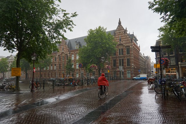Regen in Amsterdam door Dutch Photos (bron: Shutterstock)