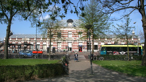 Treinstation Hoorn door Joop Hoek (bron: Shutterstock)