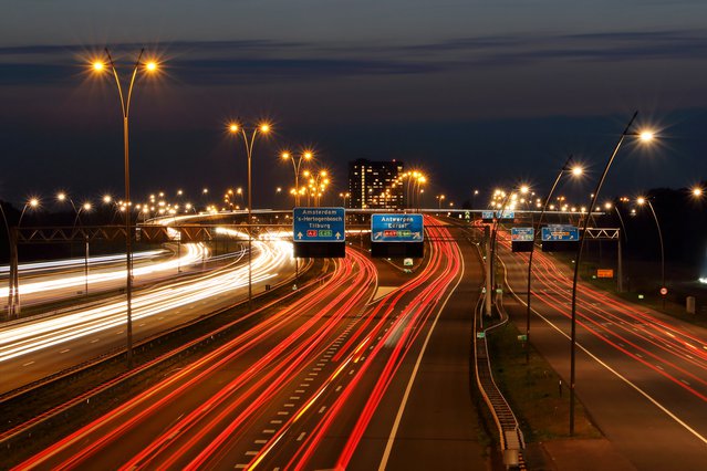 Eindhoven, High Tech Campus light trails door B. Olfers (bron: Shutterstock)