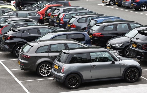 Parkeerplaats in Bussum door Stoqliq (bron: Shutterstock)