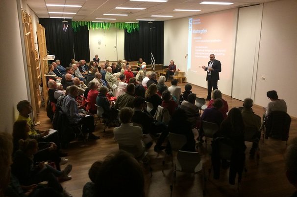 Bewonersavond in Nieuw-West door Jeroen Mirck (bron: Flickr)