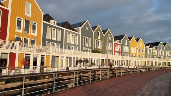 Gekleurde huizen, Houten door photograph_0080 (bron: shutterstock)