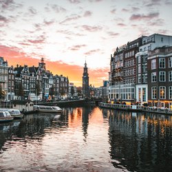 Amsterdam -> Photo by Max van den Oetelaar on Unsplash door Max van den Oetelaar (bron: Unsplash)