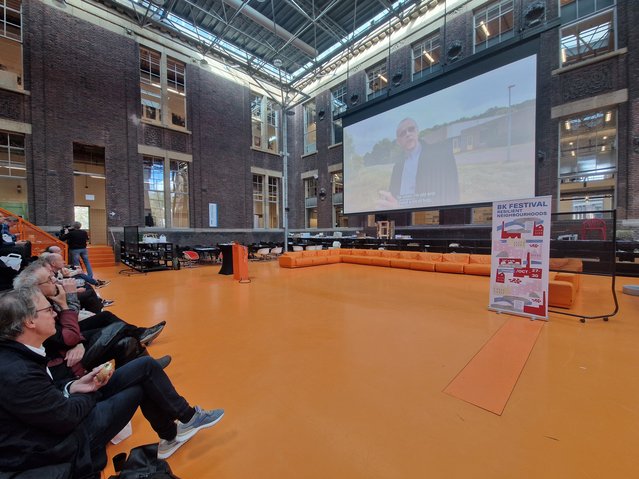 Presentatie in Oranjezaal door Claire Slingerland (bron: Gemeente Almere)