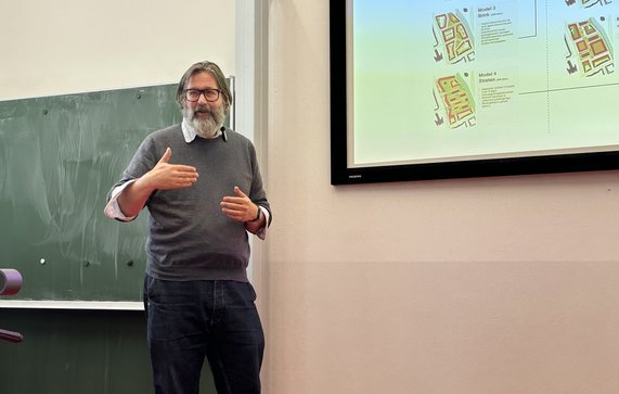 Jeroen de Willigen vertelt over de Grunobuurt door Tess Broekmans (bron: Tess Broekmans)
