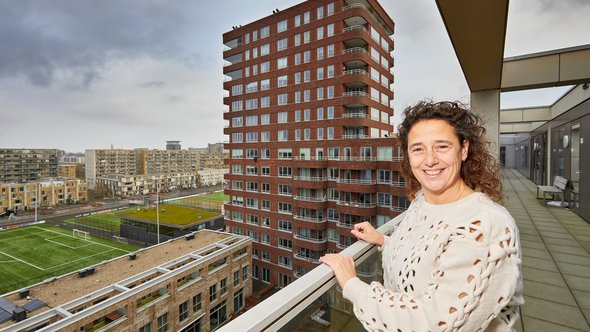 Anouk Roelofs aan de Laan van Spartaan door Raymond de Vries (bron: BPD)