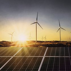 Zonnepanelen en windturbines door lovelyday12 (bron: shutterstock.com)