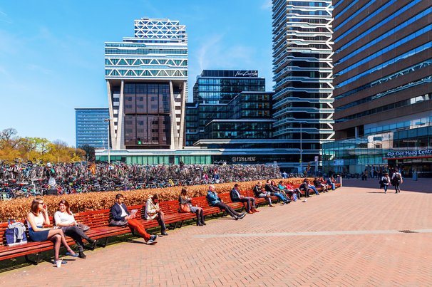 Voorplein van Den Haag centraal door Christian Mueller (bron: shutterstock)