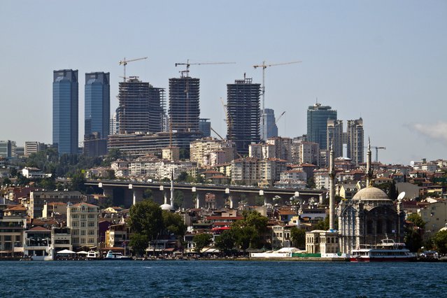 Development in growing Istanbul, Turkey door - (bron: shutterstock)
