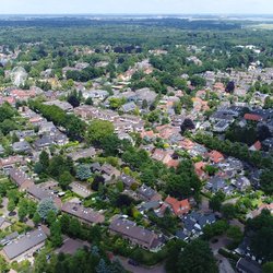 Luchtfoto van Laren door GLF Media (bron: Shutterstock)