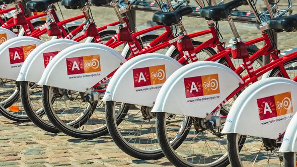 Rij deelfietsen in Antwerpen door Martin Bergsma (bron: shutterstock)